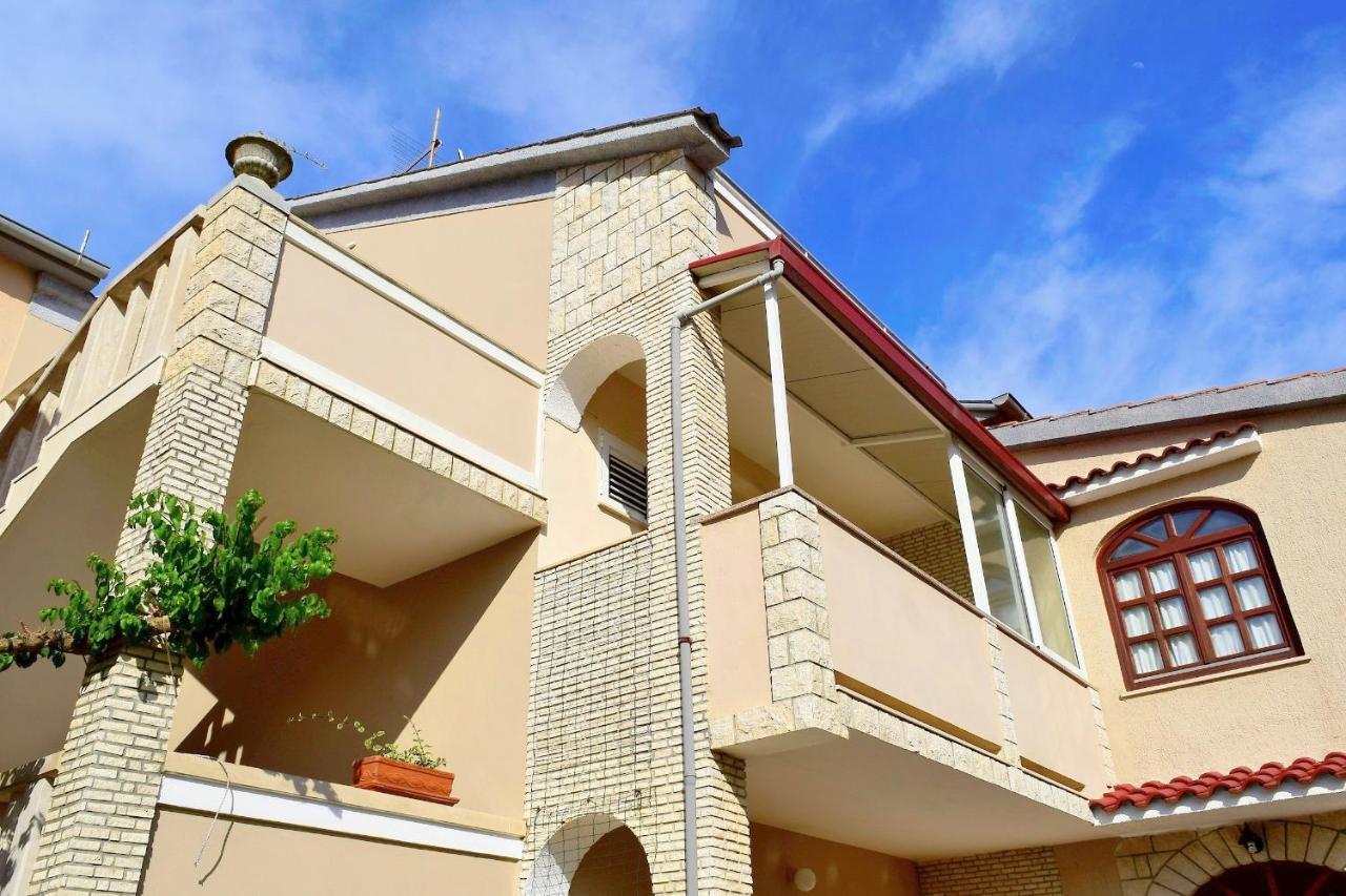 Zoro Apartments Palit Екстериор снимка