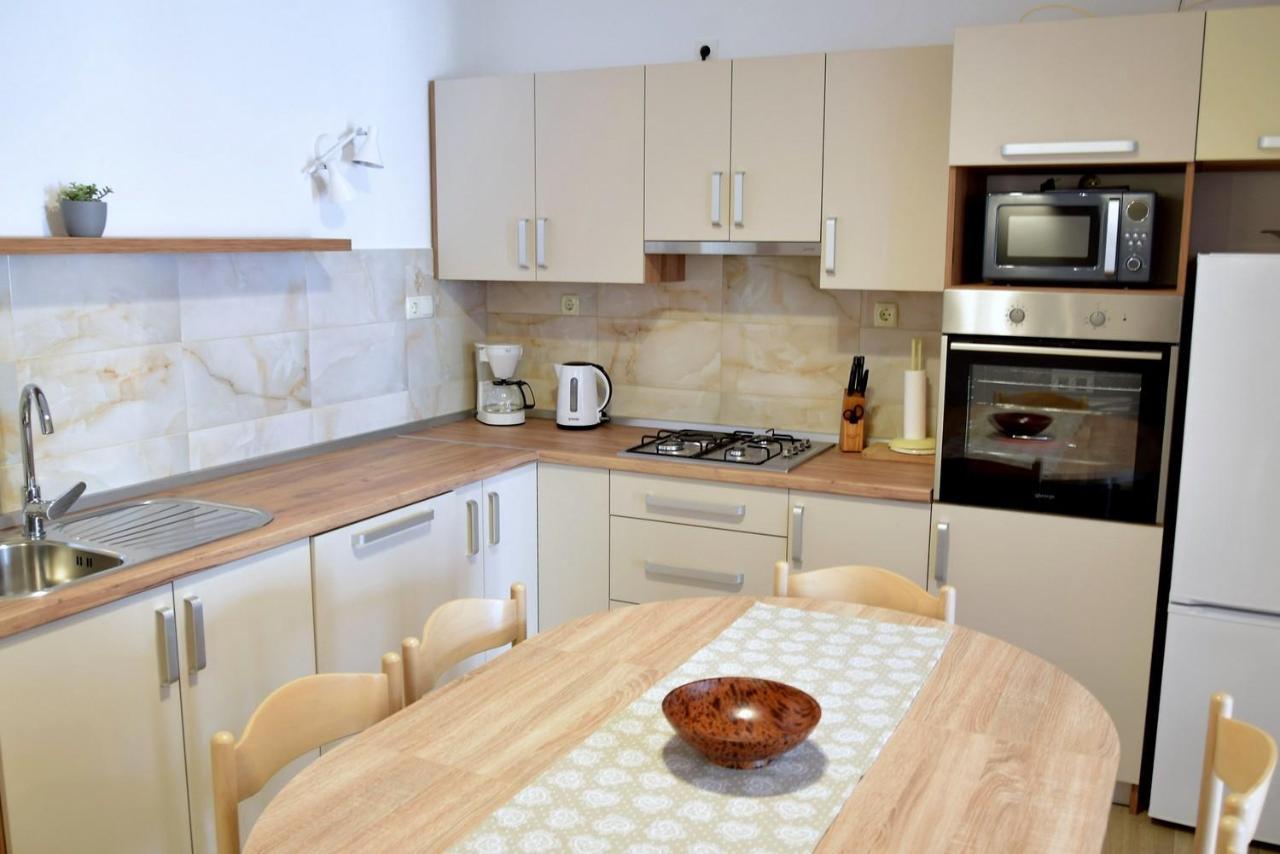 Zoro Apartments Palit Екстериор снимка